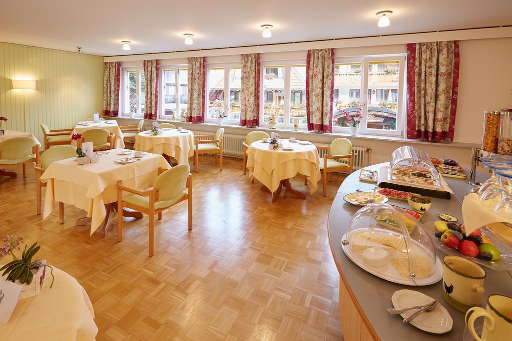 Ferien Residenz Bergfried Hotel Hinterzarten Exterior foto