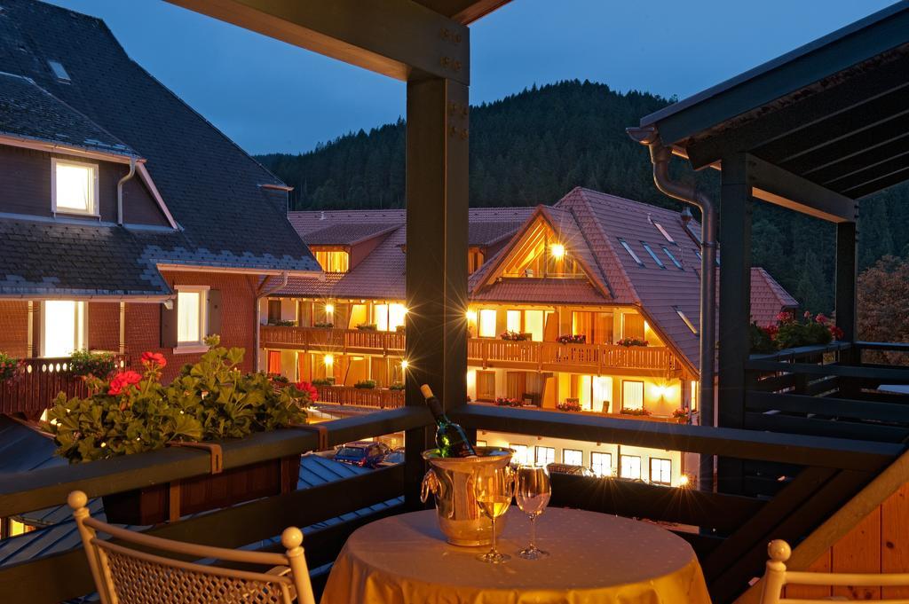 Ferien Residenz Bergfried Hotel Hinterzarten Exterior foto